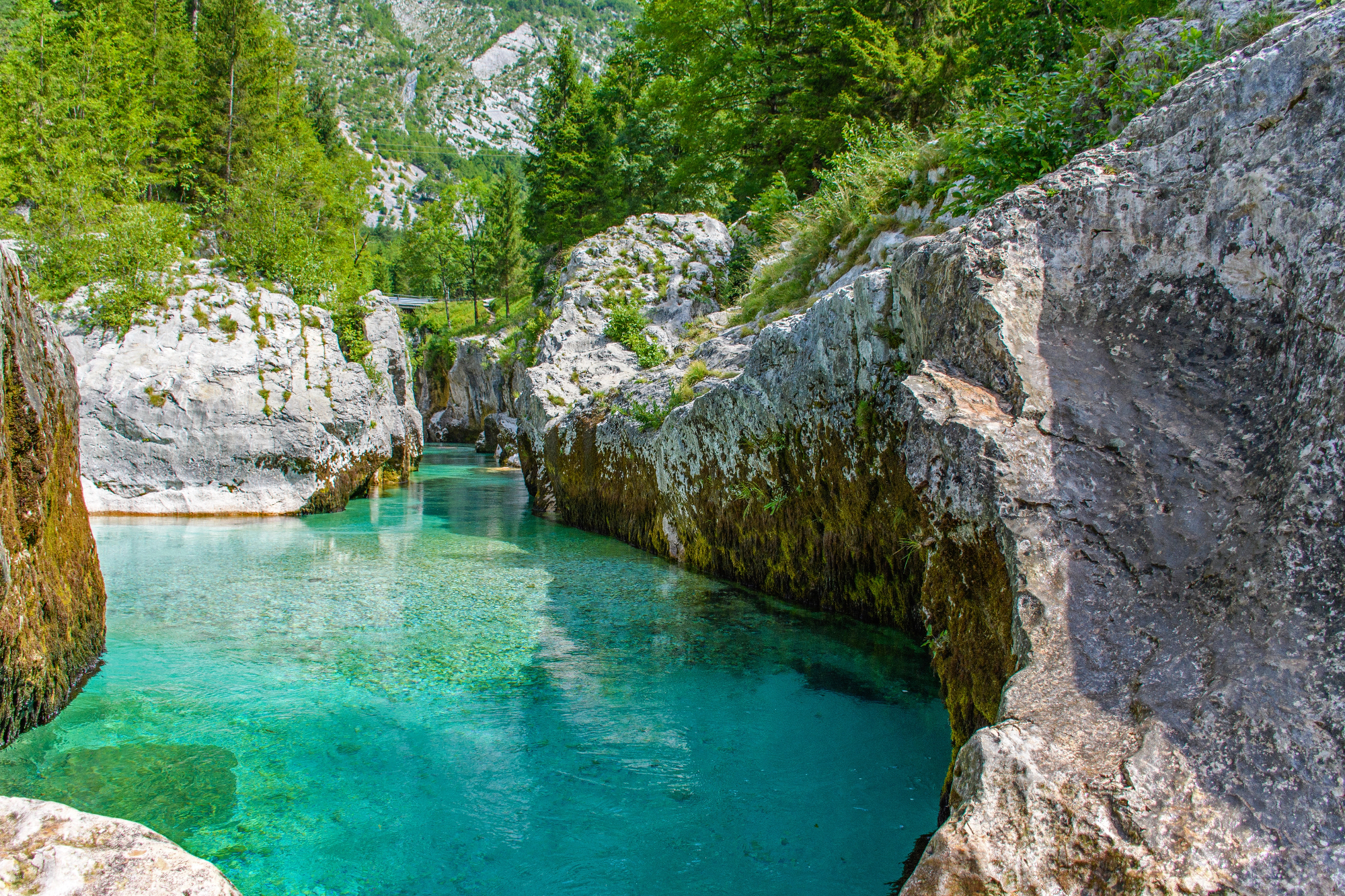 Odlična destinacija čez poletje je dolina Soče, ki nudi številne aktivnosti na prostem
